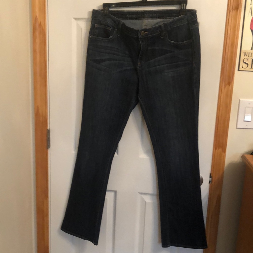 14 Simply Vera boot cut jeans